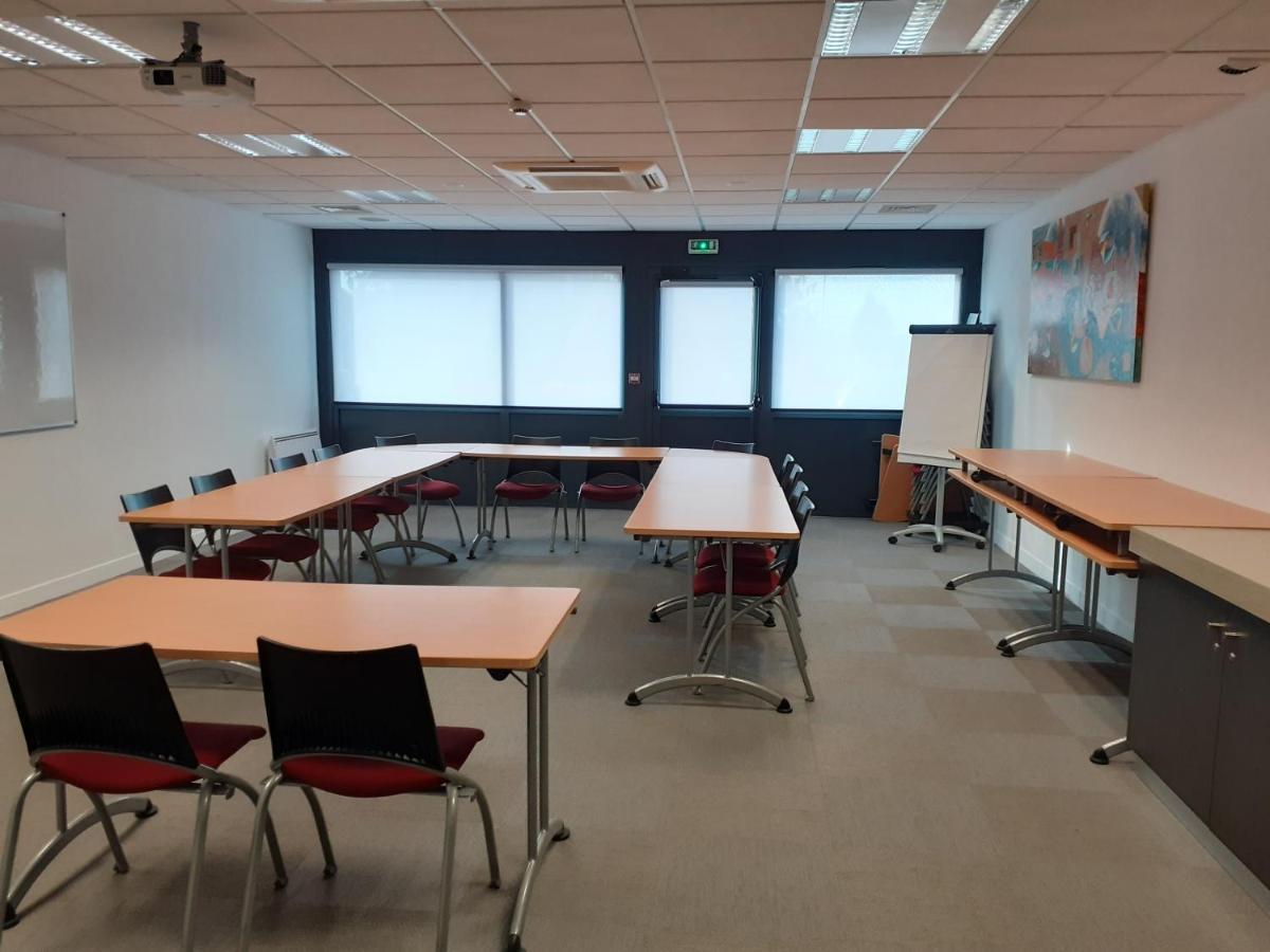 Kyriad Niort-Espace Mendesfrance Kültér fotó