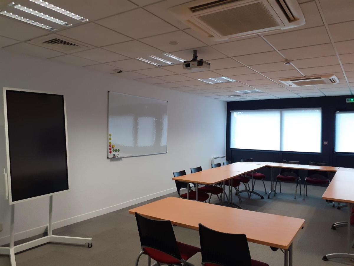 Kyriad Niort-Espace Mendesfrance Kültér fotó